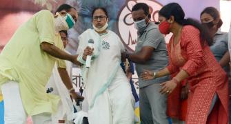 Mumbai police to probe if Mamata insulted anthem