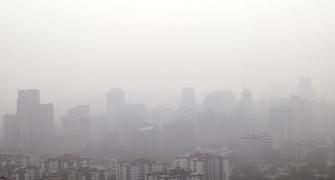 Delhi chokes on thick smog as AQI remains severe