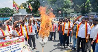 Cauvery protests spread in K'taka, seer joins stir