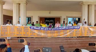 Jharkhand: Marshals remove suspended BJP MLAs