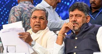 Guv's notice to Sidda heats up Karnataka politics