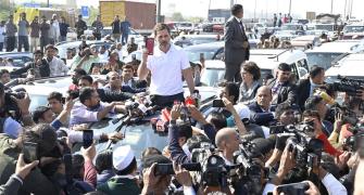 On way to Sambhal, Rahul, Priyanka stopped at UP border