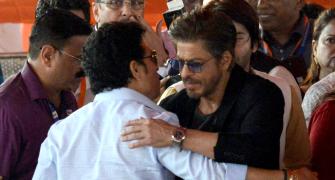 SRK, Sachin Hug At Swearing In