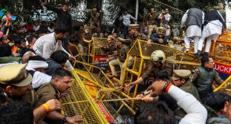 Cong worker dies during protest near UP assembly