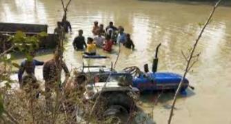 8 kids among 24 killed as tractor falls into pond in UP