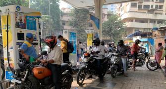 Truckers' stir turns violent; fuel rush across India