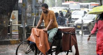 Heavy rains lash Mumbai; railway, bus transport hit