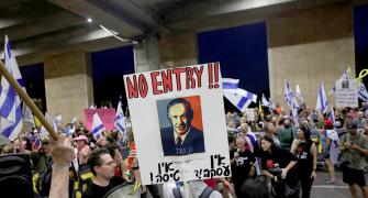 Angry Anti-Netanyahu Protests At Airport