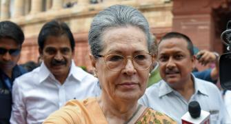 'Mahaul' in our favour, but...: Sonia to Congressmen