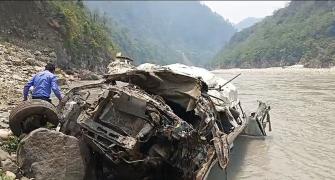 10 killed as tempo traveller plunges into Alaknanda