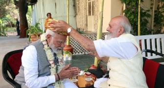 Modi hails Rajputs, meets Jamnagar royal amid stir