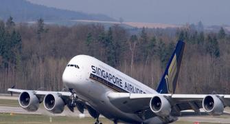 Severe turbulence on Singapore Airlines flight, 1 dead