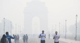 Toxic haze envelops Delhi, docs warn of health risks