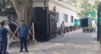 Kejriwal begins moving to new house in Lutyens' Delhi