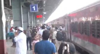 10 hurt in stampede at Mumbai's Bandra station