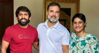 Phogat, Punia meet Rahul, may contest Haryana polls