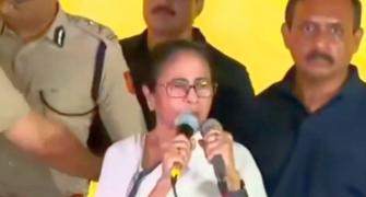 Mamata makes surprise visit to doc protest site, says...