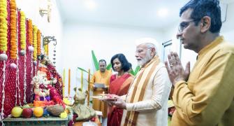 Like British, Cong...: Modi on Ganesh puja at CJI home