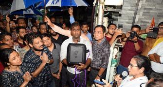 WB docs continue sit-in outside health office amid rain