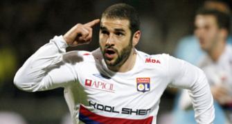 Lopez hits three but Lyon lose at Lille