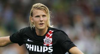 PSV sink Alkmaar to spoil Advocaat's return