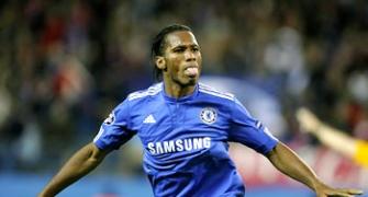 Images: Drogba lifts Chelsea, Man Utd survive