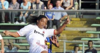 Juve suffer first defeat, Ronaldinho saves Milan