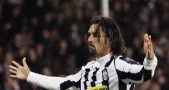 Juventus crush Samp, Milan revival stalls