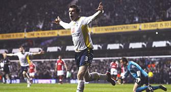 Spurs crush Arsenal's title hopes with derby win