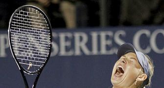 Sharapova sets up Azarenka final at Stanford