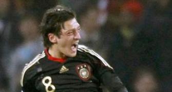 Chelsea close to Ozil deal?