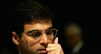 London: Anand beats Carlsen, rises to second