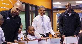 Obama takes LA Lakers to community service project