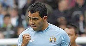 Tevez changes mind, decides to stay at Man City