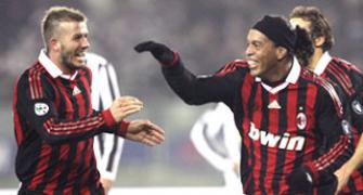 Serie A: Ronaldinho helps Milan embarrass Juve