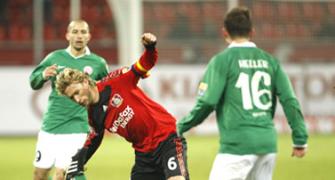 Leverkusen sweep past Mainz for top spot