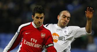 EPL: Fabregas keeps Arsenal in title race