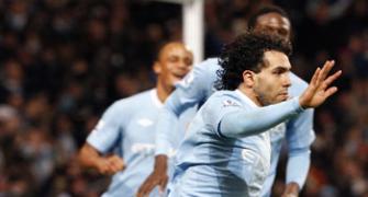 League Cup: Tevez double sinks United