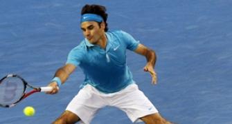 Federer awakes from slumber to beat Davydenko