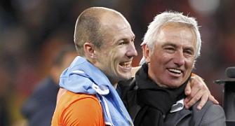 Rejuvenated Robben keeps Netherlands dream alive