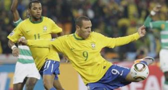 Brazil beat Ivory Coast but Kaka sent off