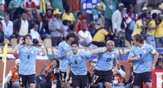 Uruguay win group, Mexico also through