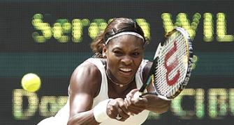 Serena cruises, Soderling bulldozes through at Wimbledon