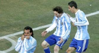 Tevez double puts Argentina in last eight
