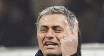 Showman Mourinho takes sideswipe at Chelsea
