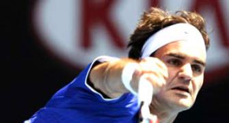Federer eases past Phau at Estoril
