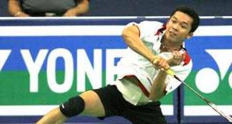 Hidayat crashes out of Asian Games badminton