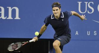 Federer beats Melzer