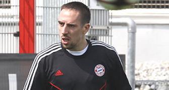 Ribery out for three weeks, no surgery needed