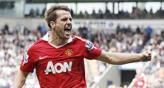 Nani, Owen salvage point for Man United at Bolton